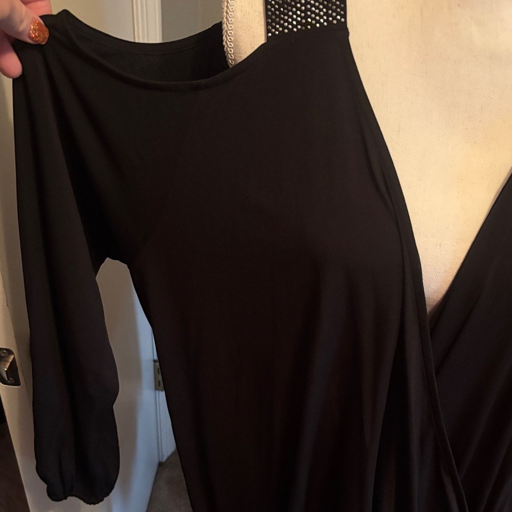 Black cold shoulder shirt - Picture 2 of 6
